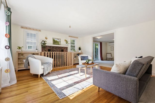 1 Great Pines Ave, Burlington, MA 01803