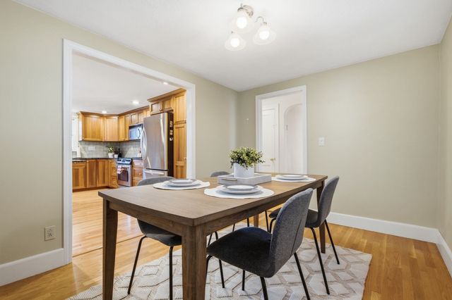 1 Great Pines Ave, Burlington, MA 01803
