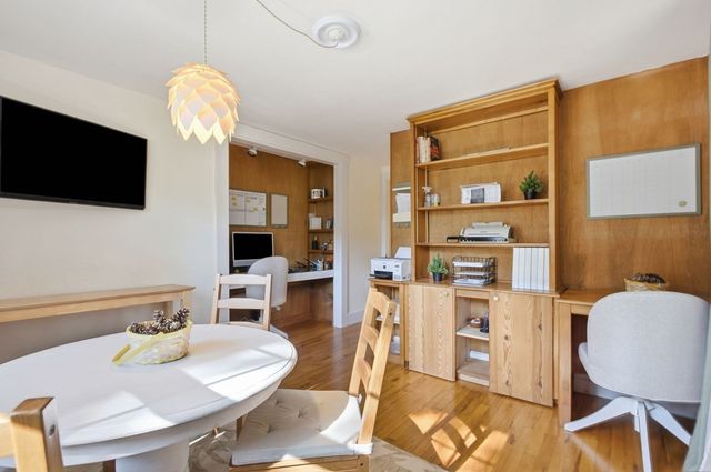 1 Great Pines Ave, Burlington, MA 01803