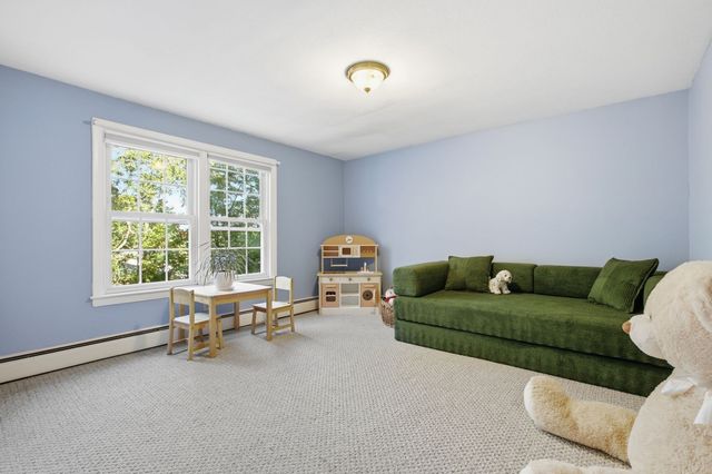 1 Great Pines Ave, Burlington, MA 01803