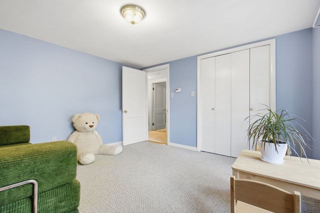 1 Great Pines Ave, Burlington, MA 01803