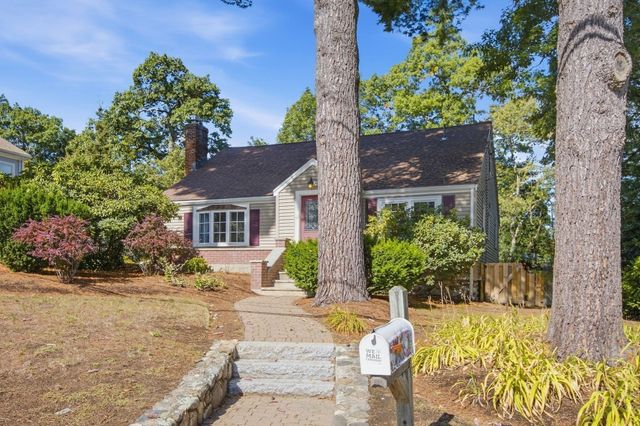 1 Great Pines Ave, Burlington, MA 01803