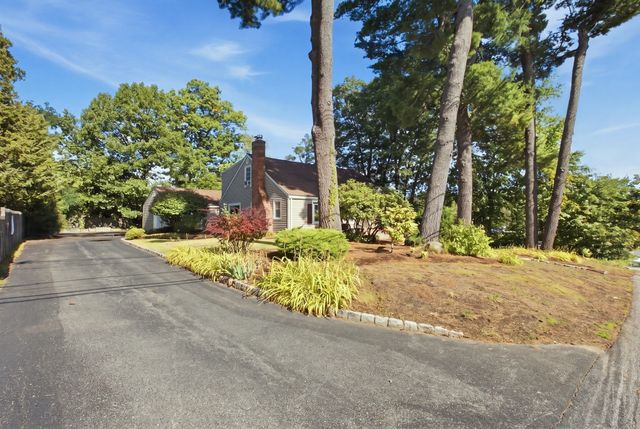1 Great Pines Ave, Burlington, MA 01803