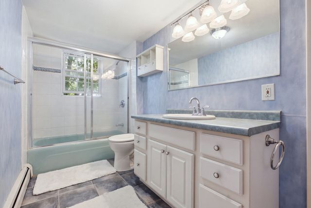 1 Great Pines Ave, Burlington, MA 01803
