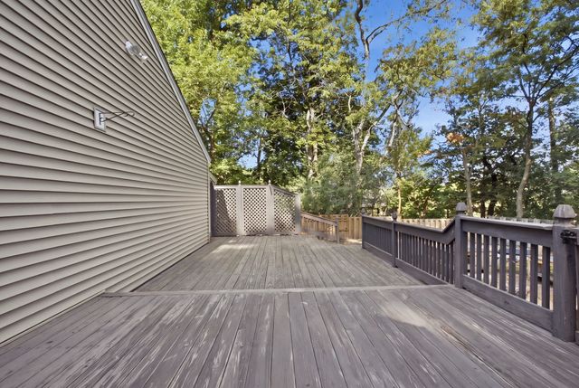 1 Great Pines Ave, Burlington, MA 01803