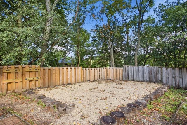 1 Great Pines Ave, Burlington, MA 01803