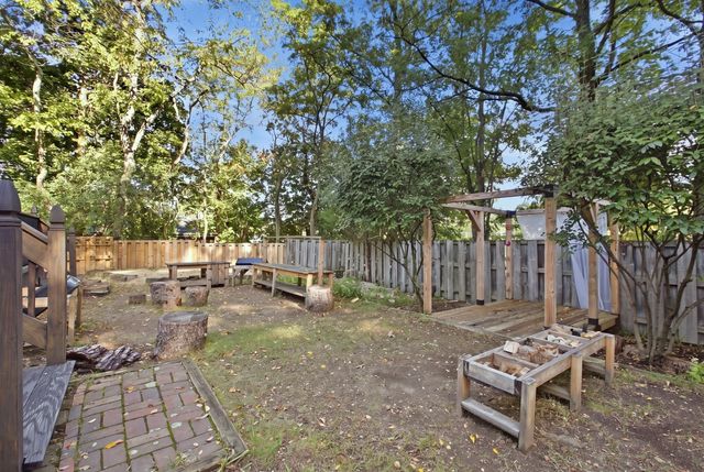 1 Great Pines Ave, Burlington, MA 01803