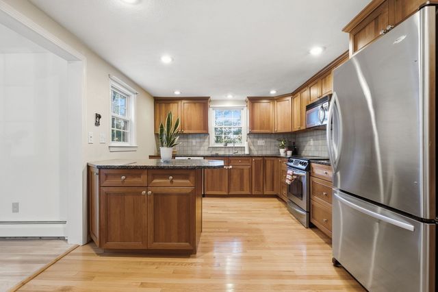 1 Great Pines Ave, Burlington, MA 01803