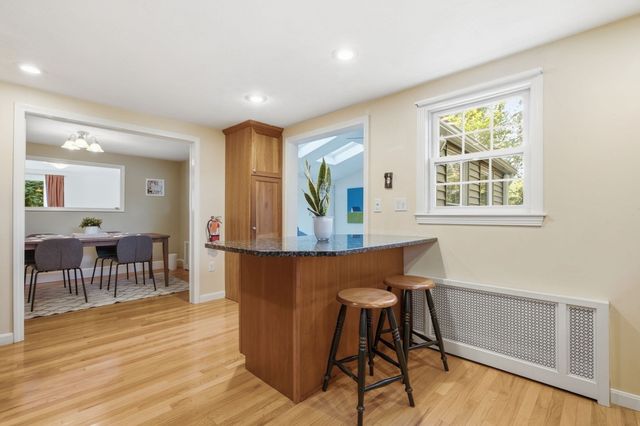 1 Great Pines Ave, Burlington, MA 01803
