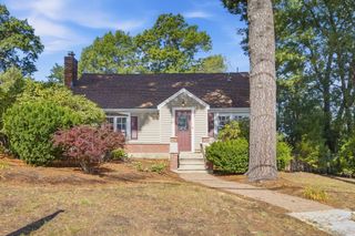 1 Great Pines Ave, Burlington, MA 01803