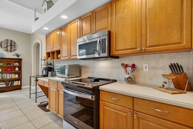 6130 BRIDLEFORD DRIVE, Wesley Chapel, FL 33545