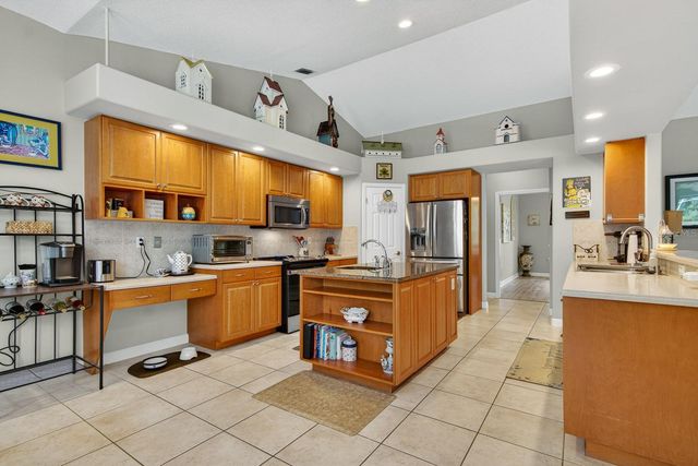 6130 BRIDLEFORD DRIVE, Wesley Chapel, FL 33545