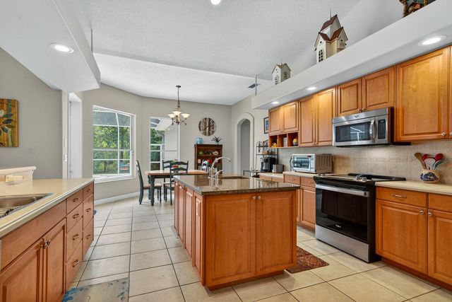 6130 BRIDLEFORD DRIVE, Wesley Chapel, FL 33545