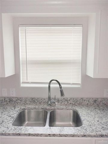 1916 E Redbud Lane 4, Weslaco, TX 78596
