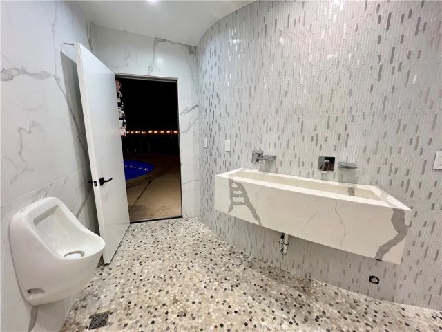 23443 Balmoral Lane E, West Hills, CA 91307