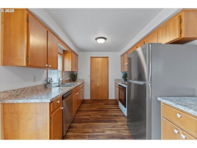 1804 N ALDERSGATE Ln, Newberg, OR 97132