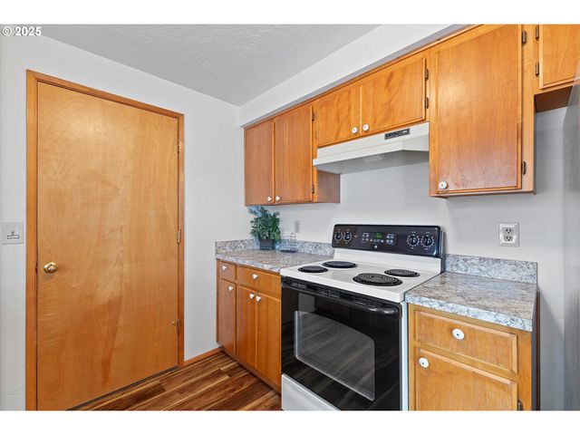 1804 N ALDERSGATE Ln, Newberg, OR 97132