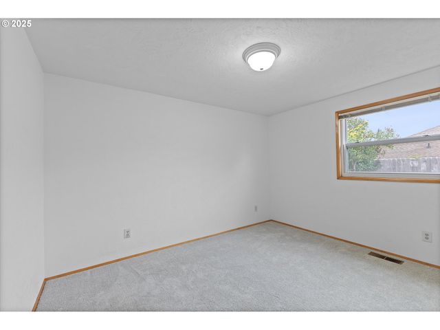 1804 N ALDERSGATE Ln, Newberg, OR 97132