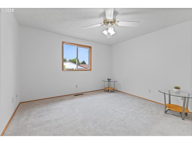 1804 N ALDERSGATE Ln, Newberg, OR 97132