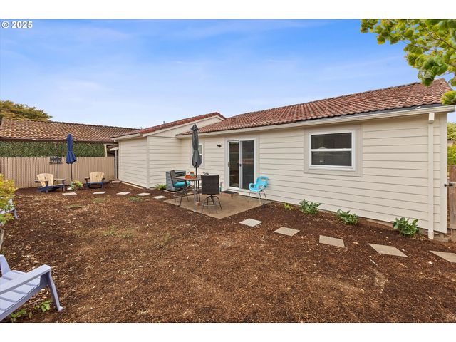 1804 N ALDERSGATE Ln, Newberg, OR 97132