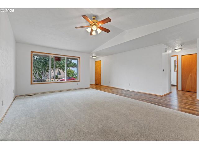 1804 N ALDERSGATE Ln, Newberg, OR 97132