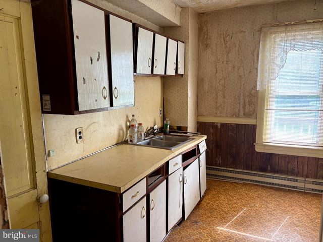 207 CHESTNUT ST, Downingtown, PA 19335