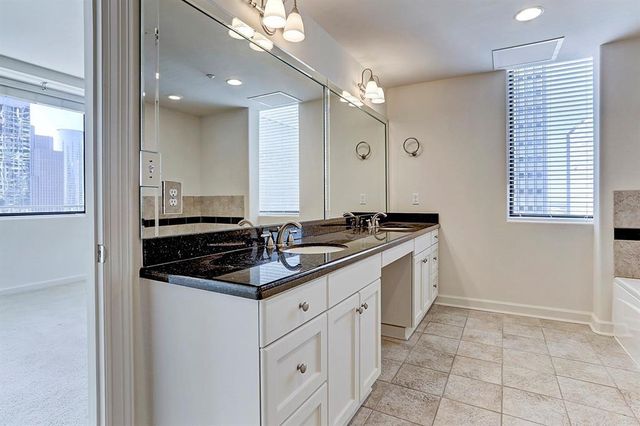 914 Main Street 1806, Houston, TX 77002