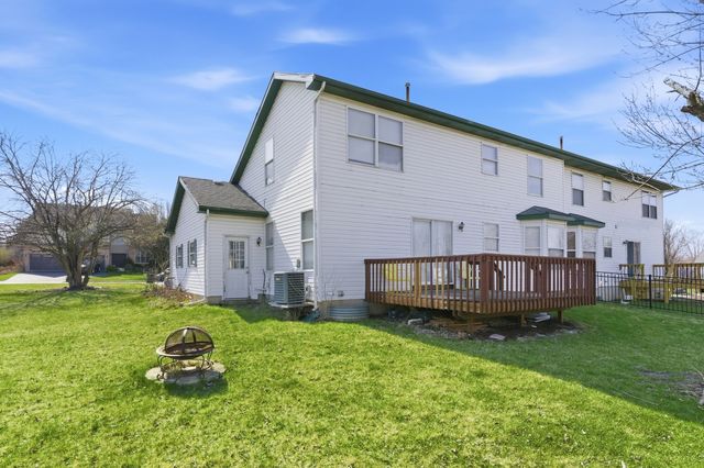 1824 B Country Hills Drive B, Yorkville, IL 60560