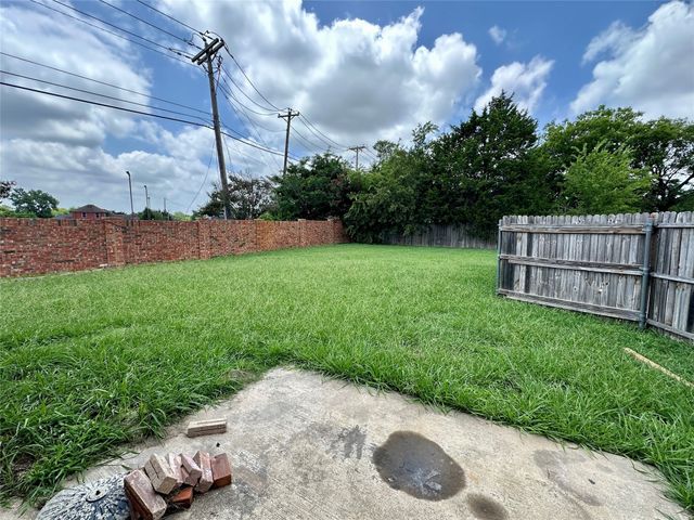 2803 Amber Waves Lane, Lancaster, TX 75134