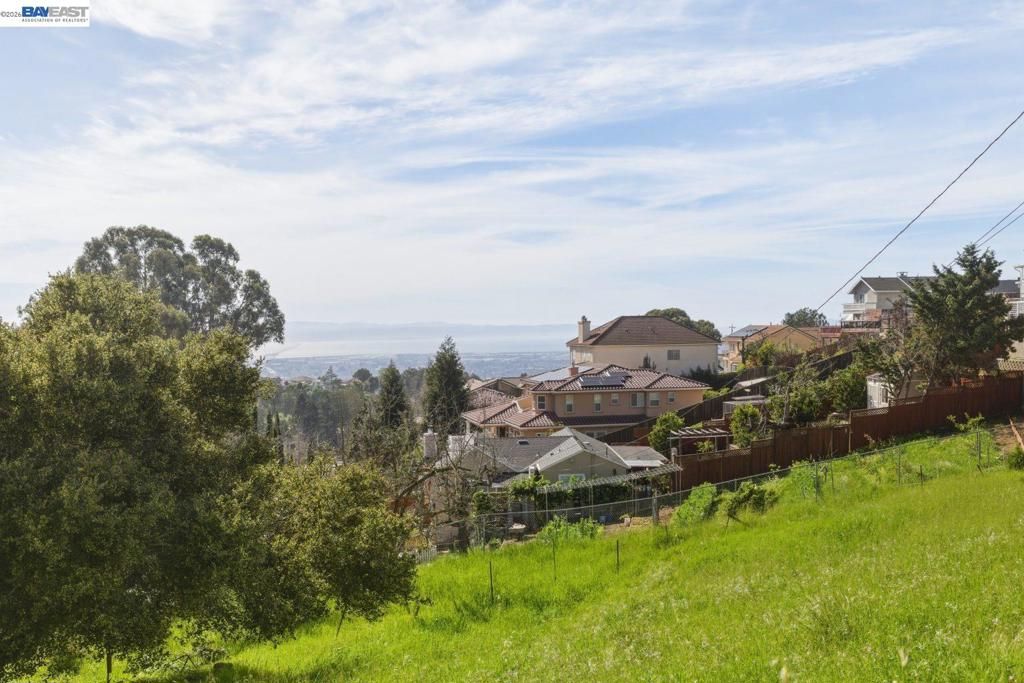 Image 10 of property listing at 27188 Hayward Blvd, Hayward, CA 94542