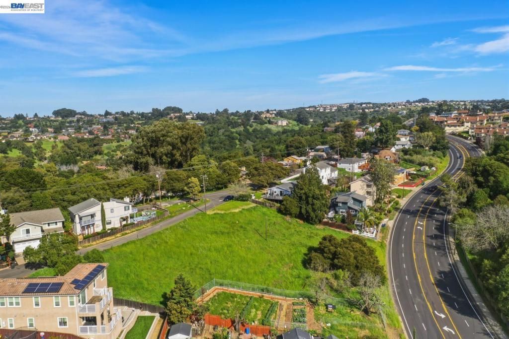 Image 14 of property listing at 27188 Hayward Blvd, Hayward, CA 94542