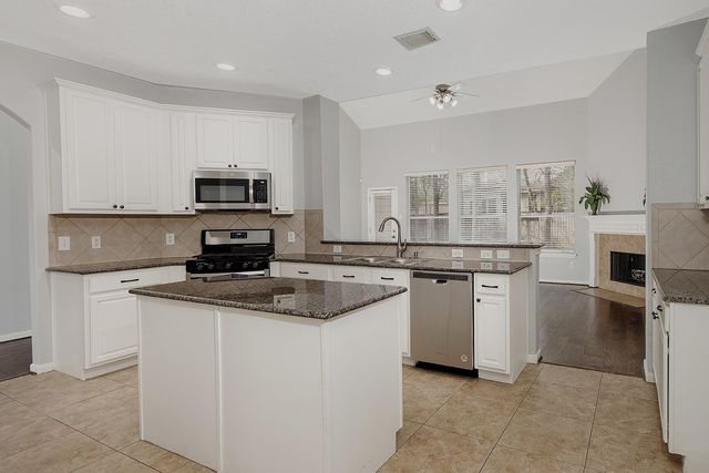 131 S Spinning Wheel Circle, The Woodlands, TX 77382