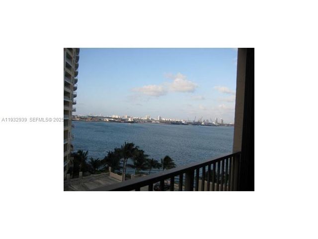 540 Brickell Key Dr 826, Miami, FL 33131