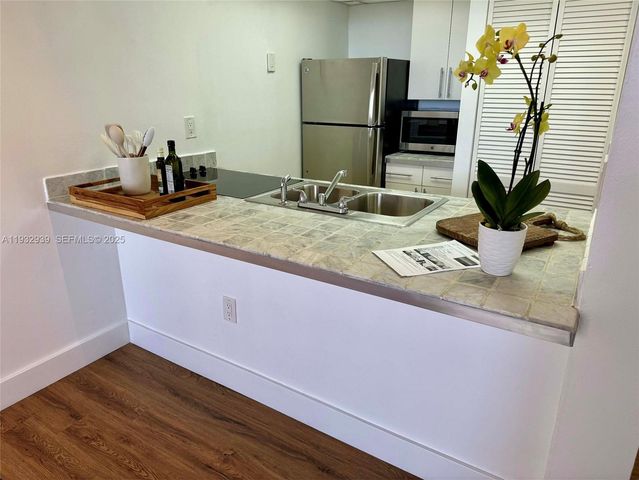 540 Brickell Key Dr 826, Miami, FL 33131