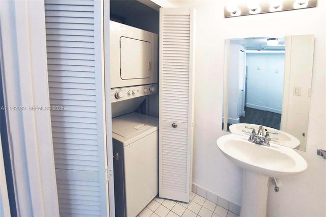 540 Brickell Key Dr 826, Miami, FL 33131