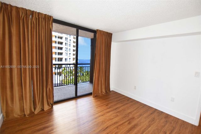 540 Brickell Key Dr 826, Miami, FL 33131