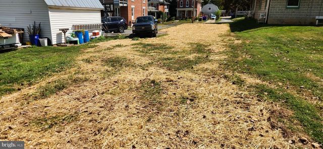 16 N MAIN ST, Jacobus, PA 17407