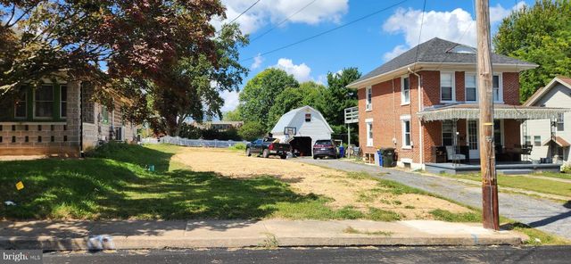 16 N MAIN ST, Jacobus, PA 17407