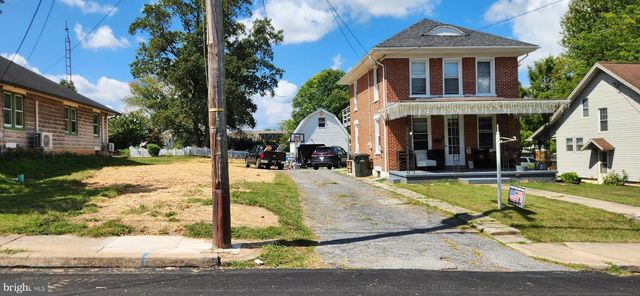 16 N MAIN ST, Jacobus, PA 17407