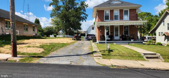 16 N MAIN ST, Jacobus, PA 17407