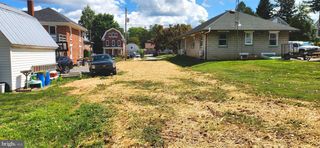 16 N MAIN ST, Jacobus, PA 17407