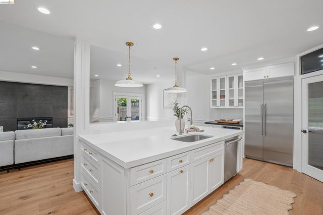 4120 Happy Valley Rd, Lafayette, CA 94549