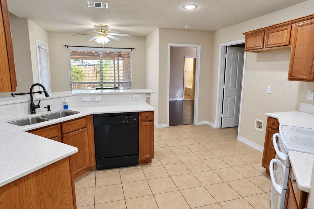 9304 Marilyn Court, White Settlement, TX 76108 — photo 5