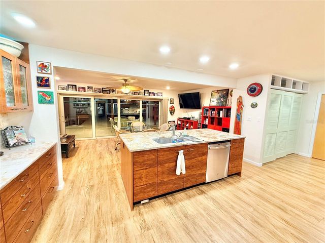 209 W DELAWARE STREET, Tavares, FL 32778