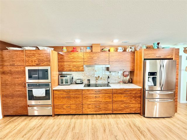 209 W DELAWARE STREET, Tavares, FL 32778