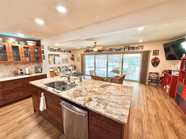 209 W DELAWARE STREET, Tavares, FL 32778