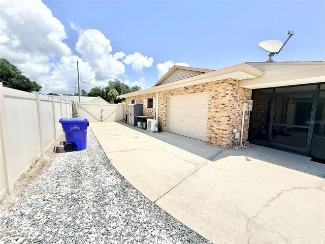 209 W DELAWARE STREET, Tavares, FL 32778