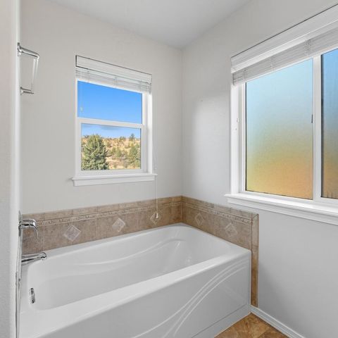 917 N Garry Dr Dr, Liberty Lake, WA 99109