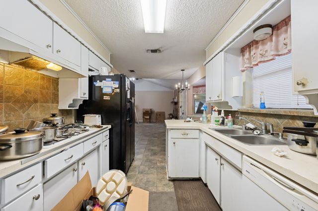 913 Redbud Street, Crowley, TX 76036
