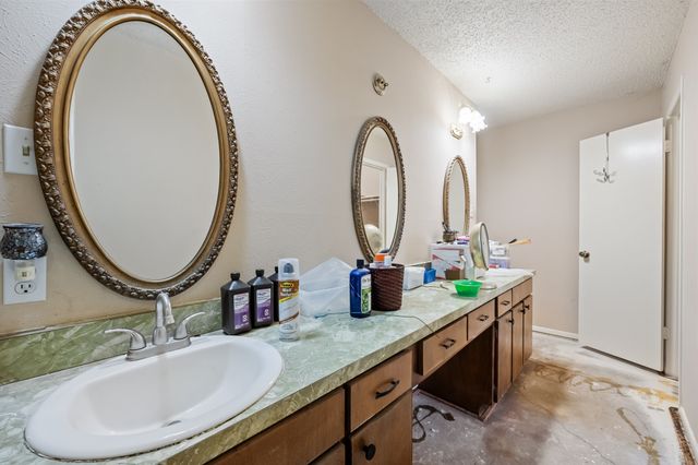 913 Redbud Street, Crowley, TX 76036